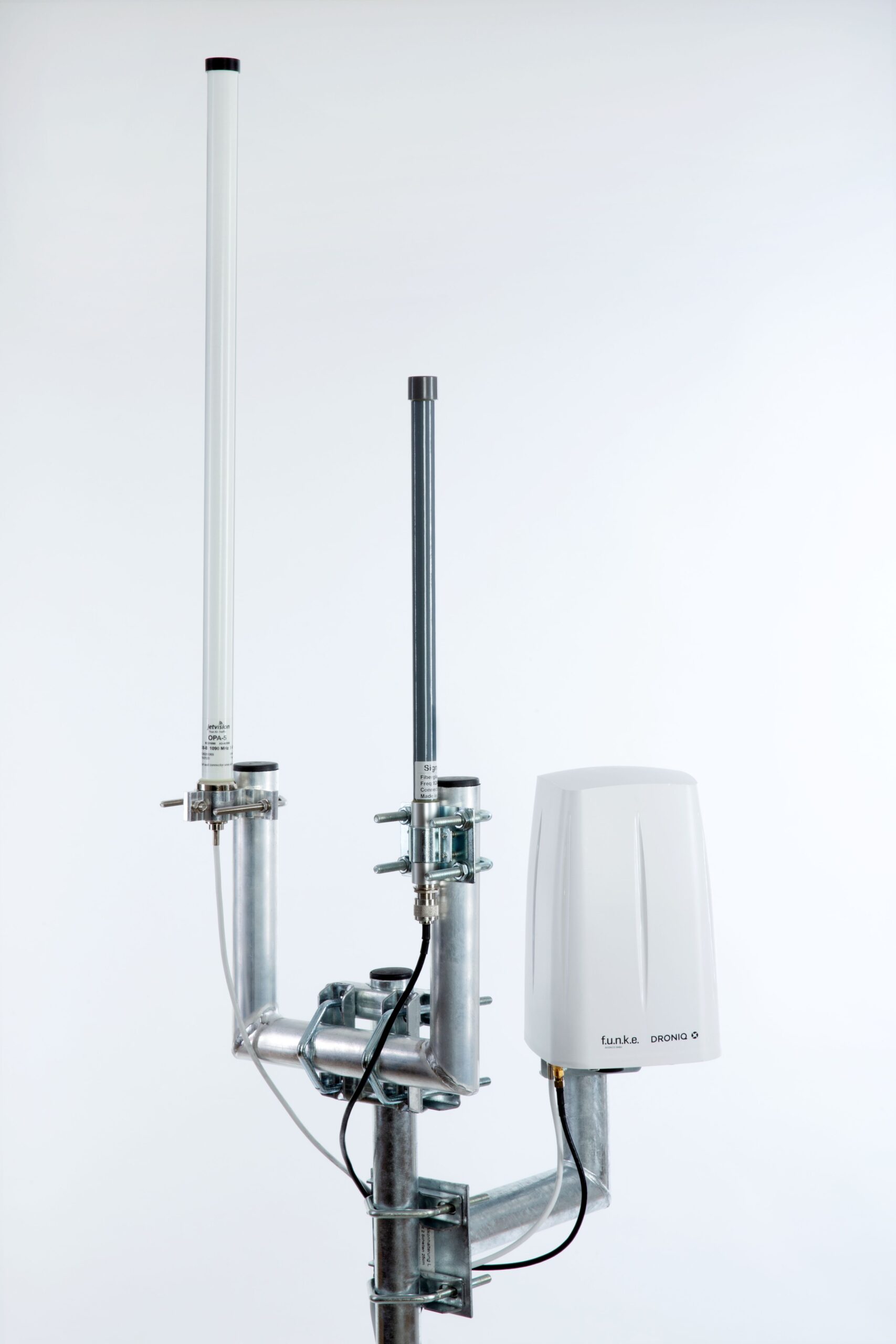 DroneConnect Ground (DCG) Antenne dient als Bodenstation für den Empfang von Verkehrsinformationen. Empfängt ADS-B, FLARM, Direct Remote ID.