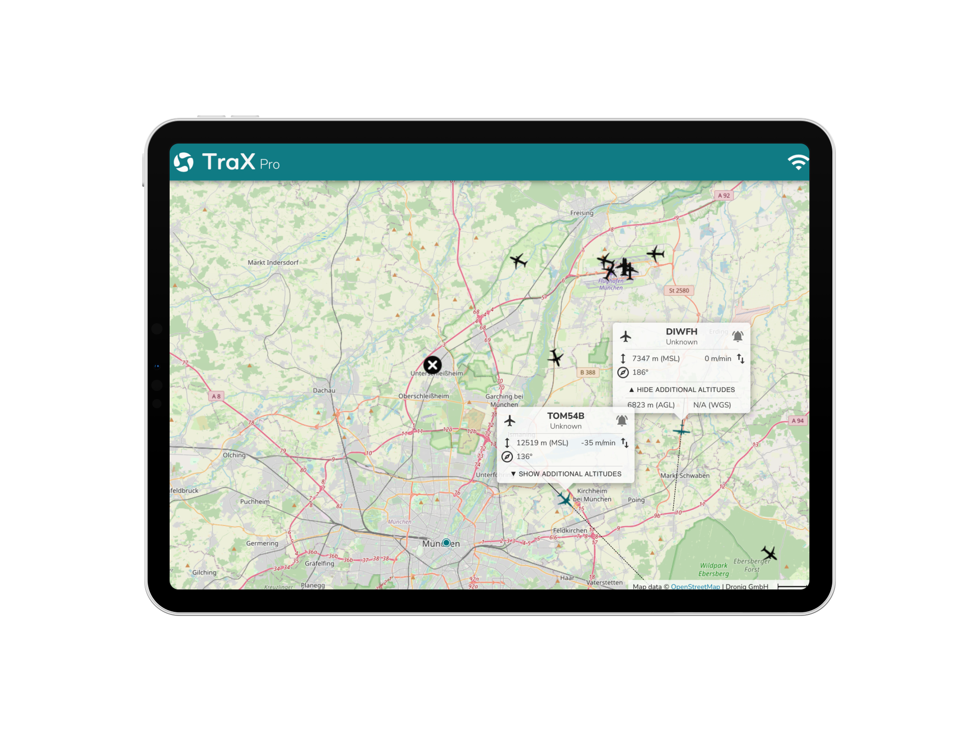 Mit der Web-App TraX Pro meistern Einsatzkräfte anspruchsvolle BOS-Szenarien zuverlässig und sicher. Ob Lageaufklärung, Vermisstensuche oder die Koordination mehrerer Drohnenteams in komplexen Einsatzlagen – TraX Pro bietet erweiterte Funktionen für professionelle Drohneneinsätze mit maximaler Übersicht und Sicherheit.